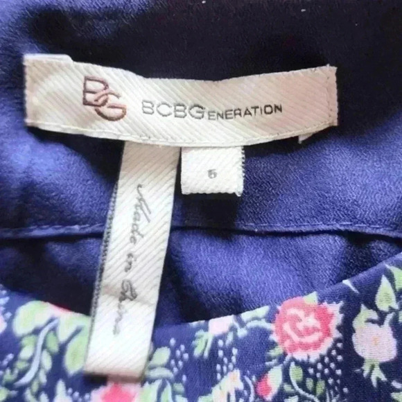 BG BCBGeneration Dress Mini Navy  Floral Print Lace Cap Sleeves Women's size 6 - Picture 8 of 15